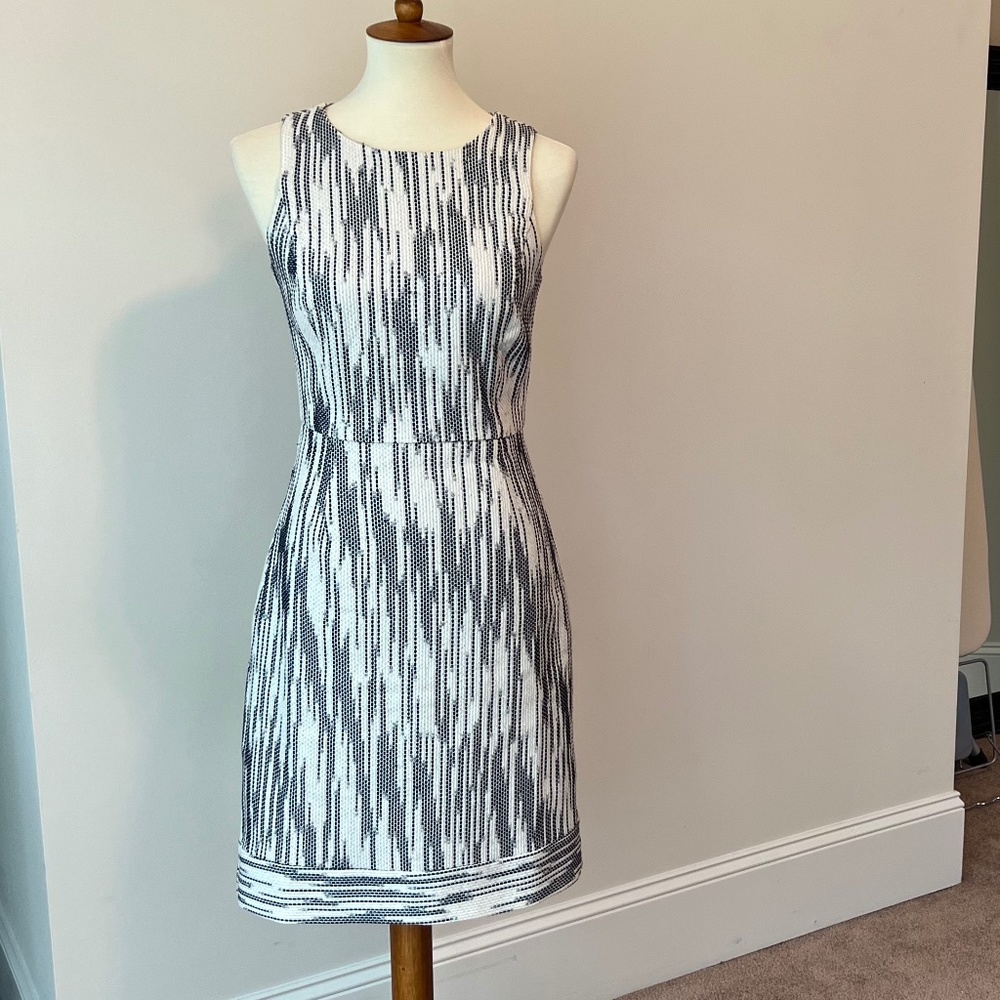 J. Crew Size 2 White and Blue Navy Sleeveless Sheath Dress